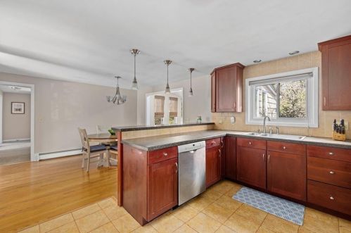 32 Rolling Acres Dr, Cumberland RI  02864-2614 exterior