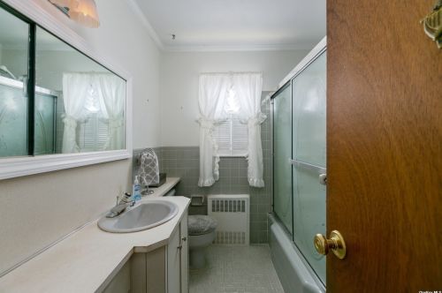 2047 Hancock Ave, North Bellmore NY  11710-1516 exterior