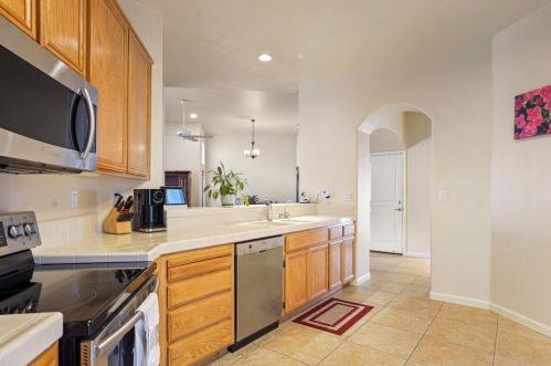 691 Diamond Glen Cir, Folsom CA 95630-3157 exterior