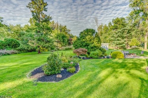 1751 Circle Dr, Martinsville NJ  08836-2148 exterior