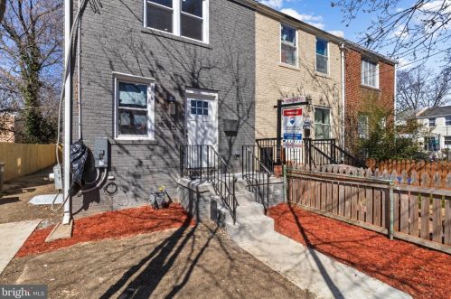 6136 Banks Pl, Washington, DC 20019-7912