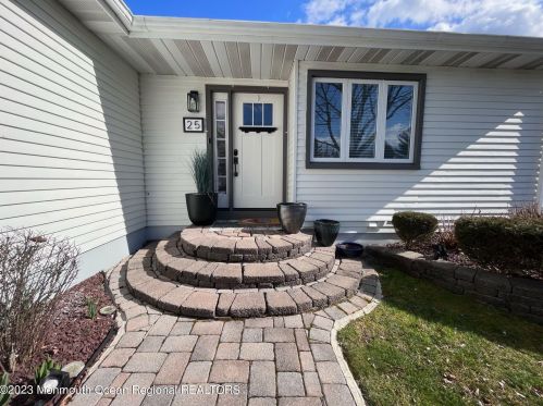 25 Long Rd, East Freehold, NJ 07728-3445