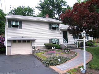 149 Evelyn Dr, Union City, CT 06770-5404