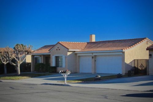 13569 Prospector Rd, Victorville, CA 92392-8851