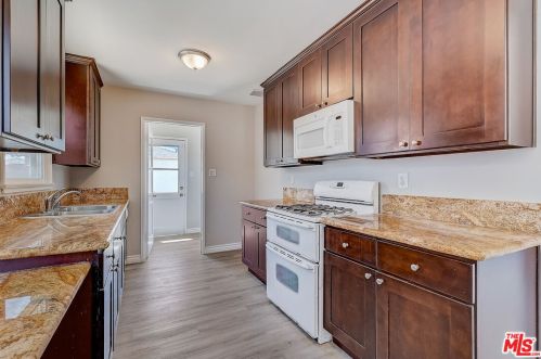 4613 Dunrobin Ave, Lakewood CA  90713-2527 exterior