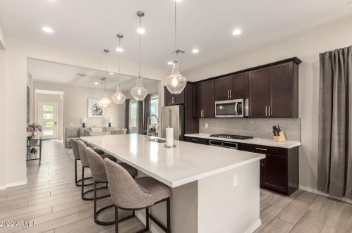 3131 Valerie Dr, Chandler, AZ 85286-2372