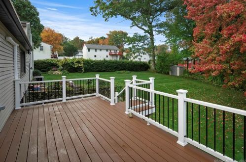 226 Juniper Ridge Dr, Waterbury CT  06708-1912 exterior