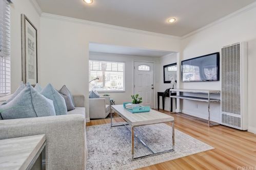 218 Pearl St, Redondo Beach, CA 90277-3742