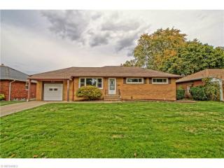 5447 Huron Rd, Cleveland, OH 44124-2864