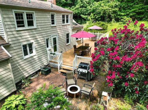 49 Glazier Dr, South Glastonbury, CT 06073-2303