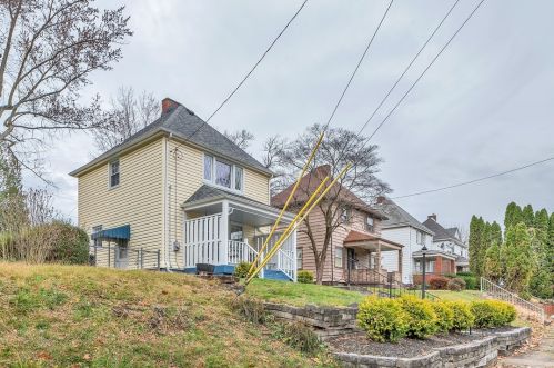 709 Westmoreland Ave, Jeannette, PA 15644-2831