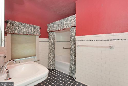 7 Buckingham Ave, Trenton NJ  08618-3311 exterior