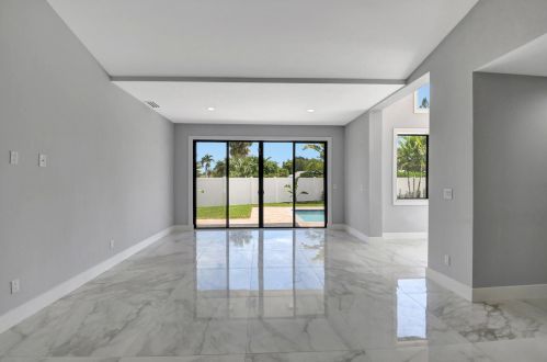 118 Swinton Cir, Delray Beach FL  33444-4245 exterior