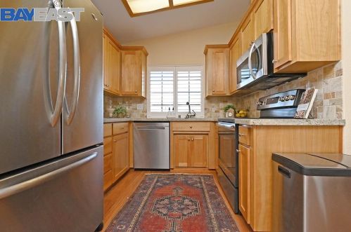 129 Ray St, Pleasanton CA  94566-6651 exterior