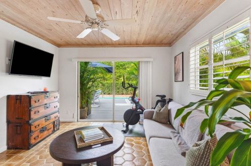 206 Seabreeze Ave, Delray Beach FL  33483-7022 exterior