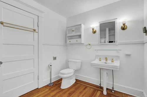 10 Goldberg Ave, Norwich CT  06360-4314 exterior