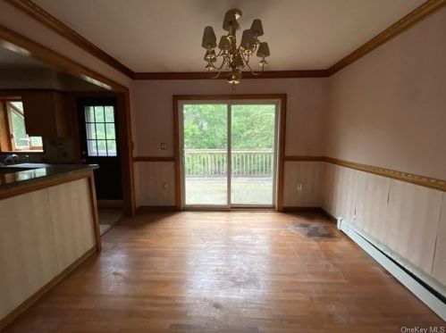 3821 Gomer St, Yorktown Hgts NY  10598-1724 exterior