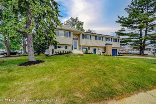 41 Hemlock St, Hazlet NJ  07730-2118 exterior