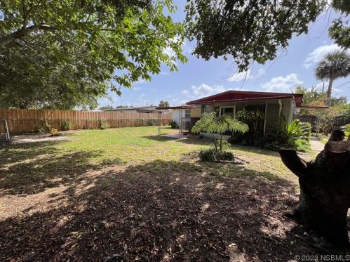 907 Derbyshire Rd, Daytona Beach FL 32117-3802 exterior