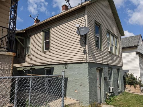 2053 6th St, Milwaukee, WI 53204-3915