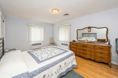 186 Nanny Hagen Rd, Thornwood NY  10594-2106 exterior