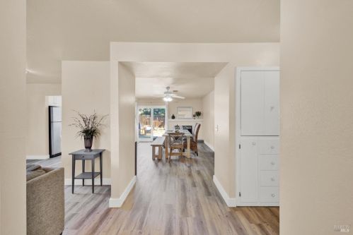 137 Gentry Cir, Vacaville CA  95687-5915 exterior