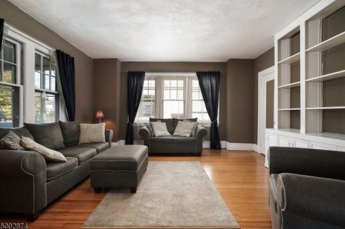 16 Glenbrook Rd, Greystone Park, NJ 07950-2207