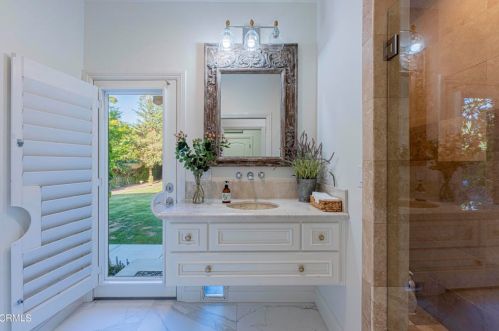 840 Fairway Dr, Bakersfield CA 93309-2416 exterior