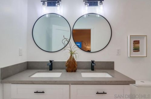 5057 September St, San Diego CA  92110-1222 exterior