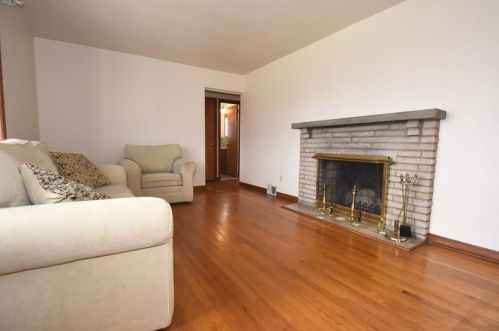 532 Charlotte Dr, Pittsburgh, PA 15236-2415