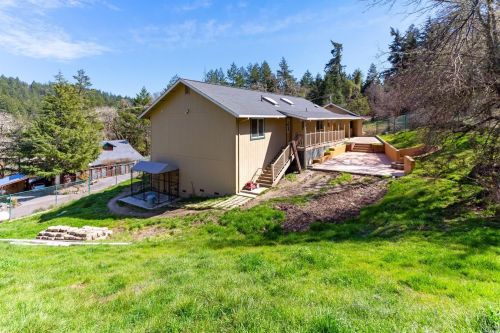 25592 Fairbanks Pl, Willits CA  95490-8910 exterior