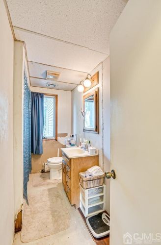 984 Maltby Ave, South Plainfield NJ  07080-2216 exterior