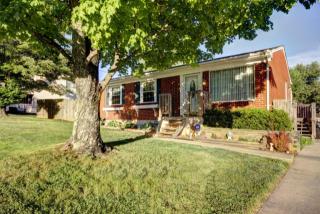 10207 Rod N Reel Rd, Louisville, KY 40229-2305