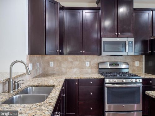 1708 Rockledge Ter, Woodbridge VA  22192-2508 exterior