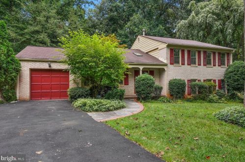 2520 Farrier Ln, Herndon, VA 20191-2116