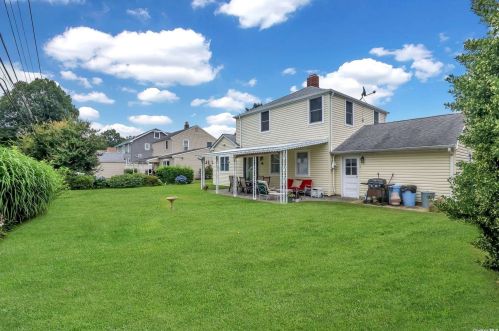 45 Ward St, Westbury NY  11590-2929 exterior