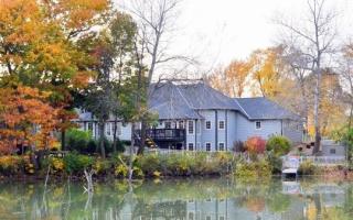 1242 Wisconsin Ave, Oconomowoc, WI 53066-2645
