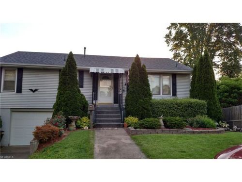 103 Elm St, Belpre, OH 45714-2415