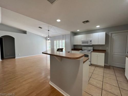 625 Summit Ave, Lehigh Acres FL  33974-0556 exterior