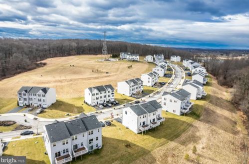 1839 Honeysuckle Ct, Downingtown PA  19335-7202 exterior