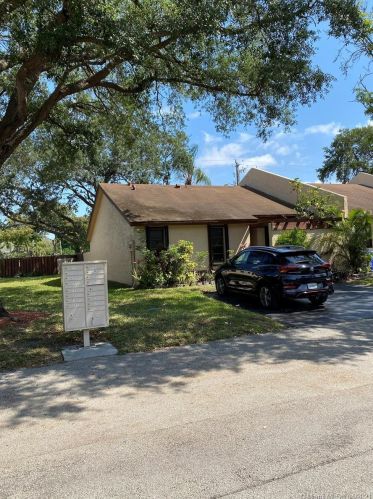 9673 16th Ct, Hollywood, FL 33025-3688