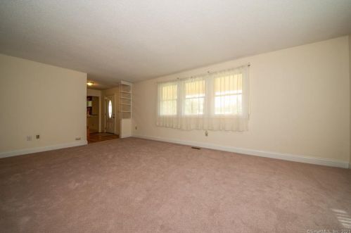 11 High Mdw Rd, Huntington CT 06484-3475 exterior