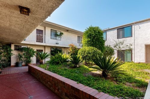 14315 Riverside Dr, Van Nuys CA  91423-1758 exterior