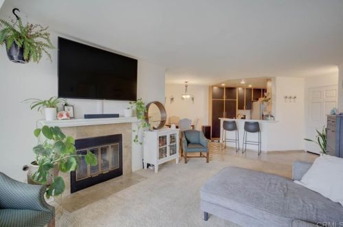 7063 Camino Degrazia, San Diego, CA 92111-7818