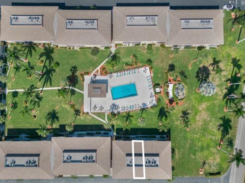 401 Charlemagne Blvd, Naples FL  34112-7069 exterior