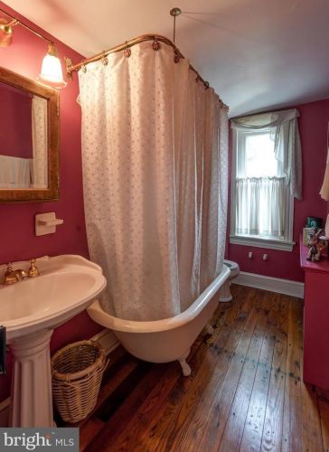 233 Union St, Kennett Sq PA  19348-3330 exterior