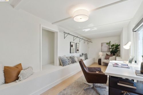 8017 Crest Ave, Oakland CA  94605-3611 exterior