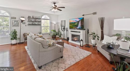 2355 Merseyside Dr, Woodbridge VA  22191-6568 exterior