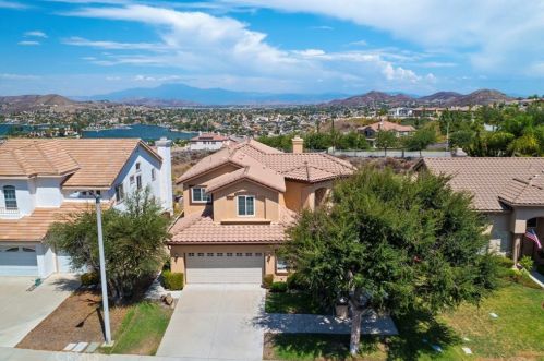 7 Villa Valtelena, Lake Elsinore CA  92532-0110 exterior