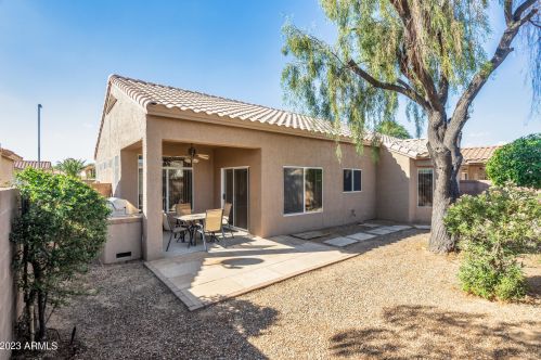 22209 Las Brizas Ln, Sun City AZ 85375-2858 exterior